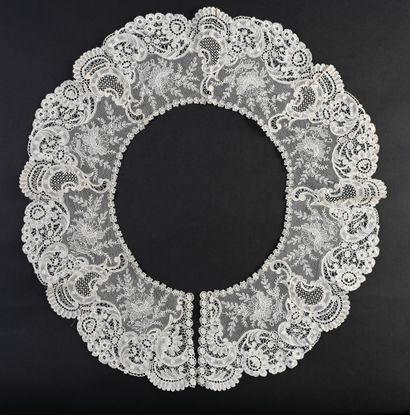 Trois élégants cols Berthe, duchesse de Bruxelles,...