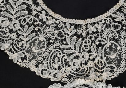 Quatre cols et deux manchettes en duchesse,...