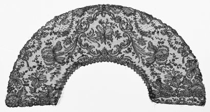 Feuille d'éventail et fanchon, Chantilly...