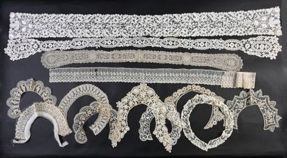 Accessoires du costume féminin en dentelle,...