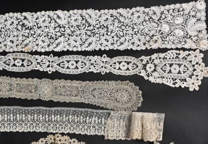 Accessoires du costume féminin en dentelle,...