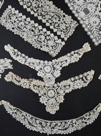 Accessoires du costume en dentelle duchesse...