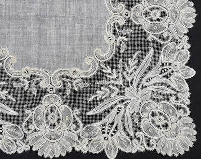 Rare mouchoir en Valenciennes de Gand, fuseaux,...