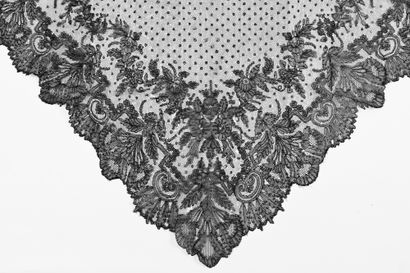 Feuille d'éventail et fanchon, Chantilly...