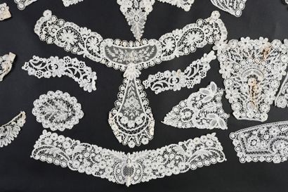 Accessoires du costume en dentelle duchesse...