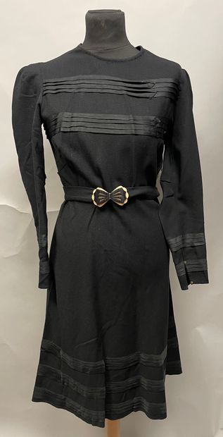 DRESS circa 1940, little black dress in wool...