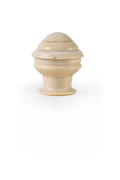 PETIT POMMEAU DE CANNE SÉDITIEUX.
Sculpté...