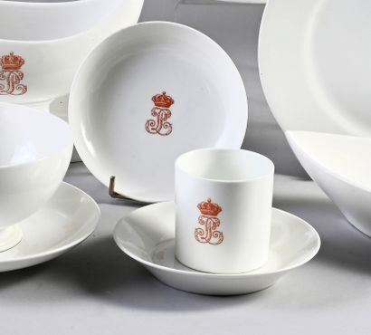 SERVICE DES OFFICES POUR LE CHÂTEAU DE BIZY.
Manufacture...