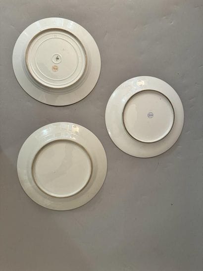 SERVICE DES PRINCES.
Ensemble de trois assiettes...