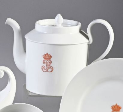 SERVICE DES OFFICES POUR LE CHÂTEAU DE SAINT-CLOUD.
Manufacture...