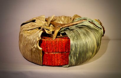 Wedding coins Tevau, Santa Cruz, I. Salomon
Feathers
Dimension...
