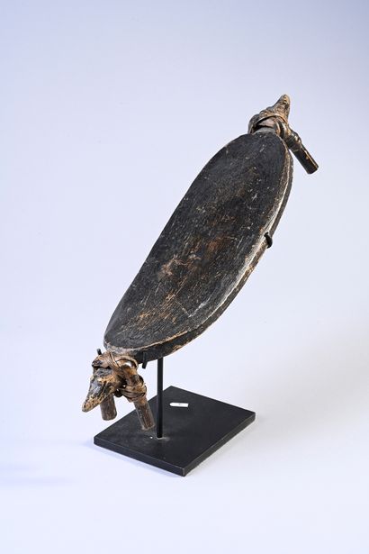 Headrest, Iatmul people. Papua New
Guinea
Carved...