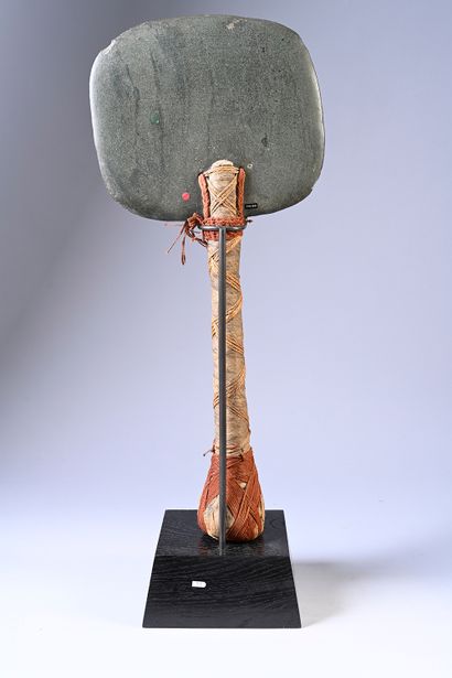 Axe-ostensoir gi okono, Kanak, New Caledonia
Slate...