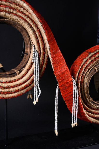 Wedding coins Tevau, Santa Cruz, I. Salomon
Feathers
Dimension...