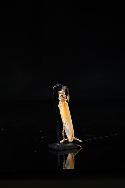 Hook, Salomon lies
Carved mother-of-pearl,...