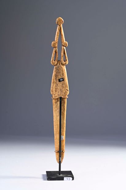 Lime spatula, Aire Massim
Papua New Guinea

Bone...