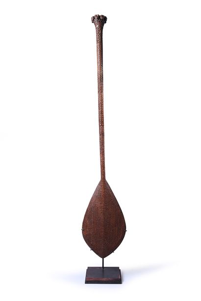 Ceremonial paddle, Ra'ivavae Island. Islands
Iles...