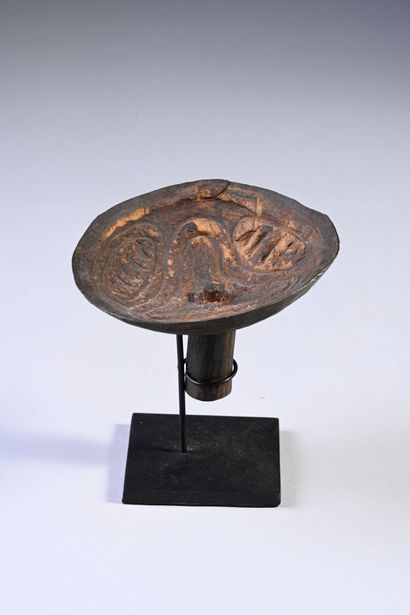 Papua New Guinea spinning top
Wood

Carved...