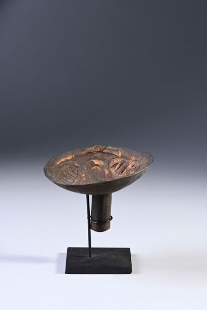 Papua New Guinea spinning top
Wood

Carved...