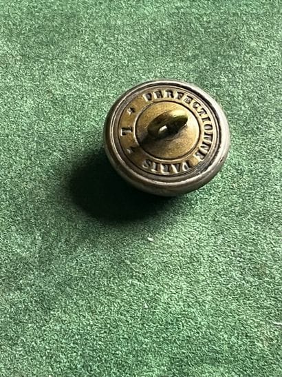 POI. Bouton de gilet du rallye Poitou (1885-1903)...