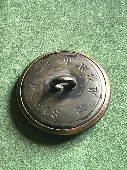 NIE. Bouton de tenue de l’équipage Fourdevaux...