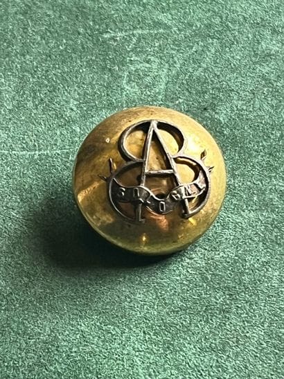 ORL. Bouton de gilet du vautrait Begé (1862-1875)...