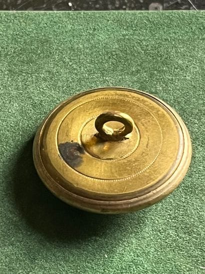 POI. Bouton de tenue de l’équipage « Lance...