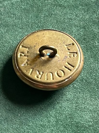 JURA. Bouton de tenue de l’équipage des Quatres...
