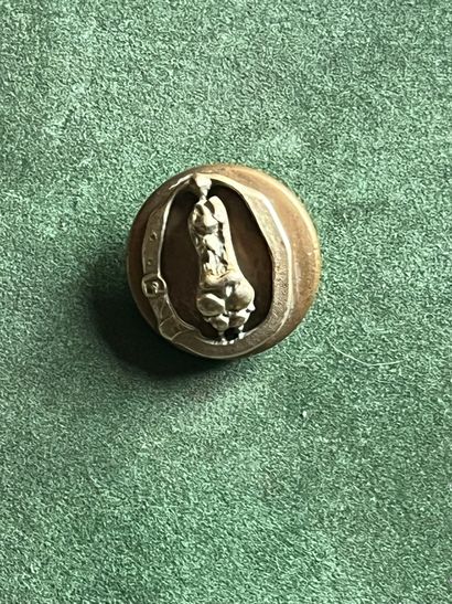 BOURB. Bouton de gilet de l’équipage de Jaligny...
