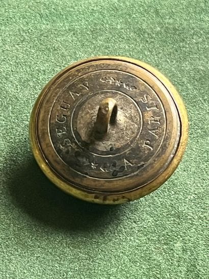 NIE. Bouton de tenue du vautrait de Guipy...