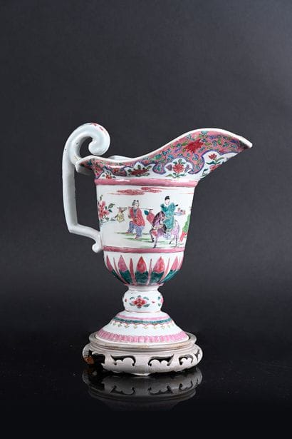 Rare porcelain stock ewer decorated in famille...