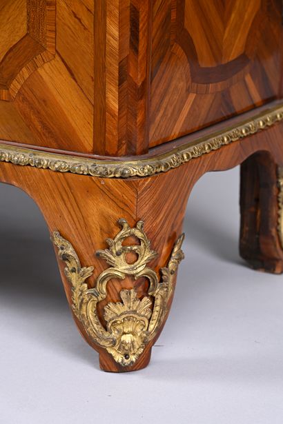 Violoné-shaped cardboard clock cabinet, with...