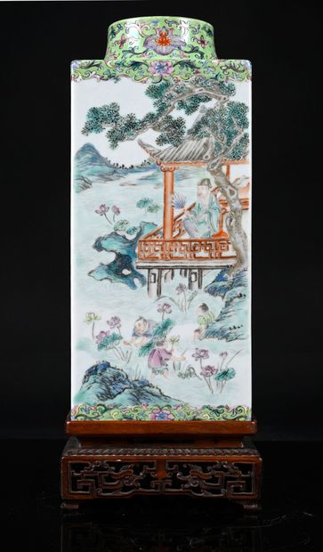 CHINA, Qing Dynasty, 18th century
Rare porcelain...