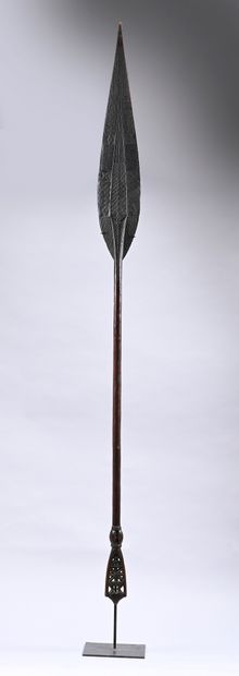 Ancient Itsekiri paddle : Jekri, Nigeria...