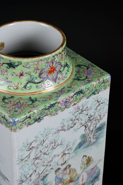 CHINA, Qing Dynasty, 18th century
Rare porcelain...