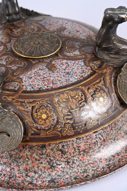 Beautiful Paris porcelain bowl in imitation...