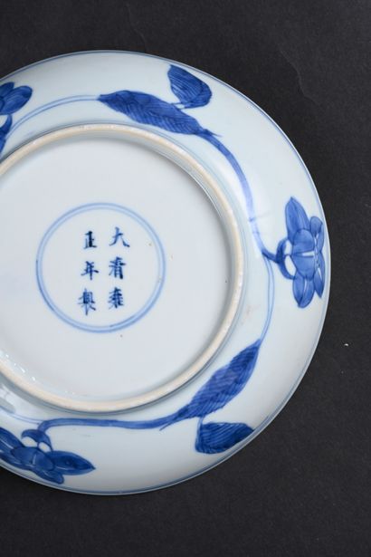 Pair of Chinese porcelain bowls decorated...