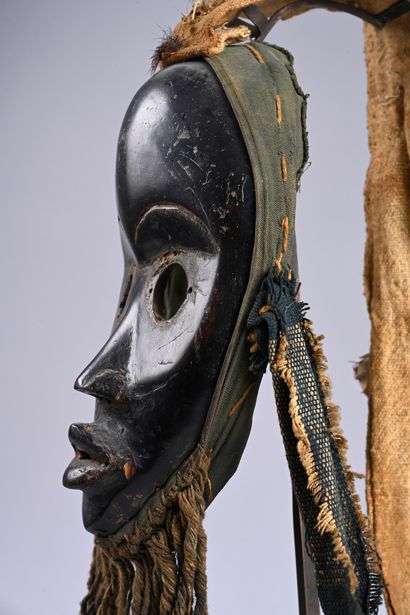 Mask dan côté d'ivoire 
Wood, plant fibers,...