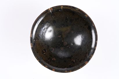 CHINA, Song Dynasty
Stoneware bowl
Mounted...
