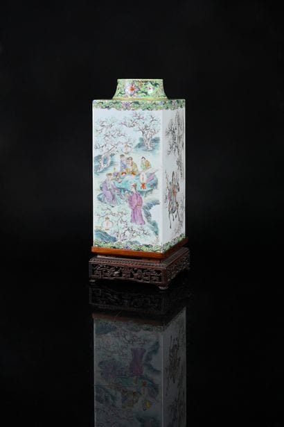 CHINA, Qing Dynasty, 18th century
Rare porcelain...