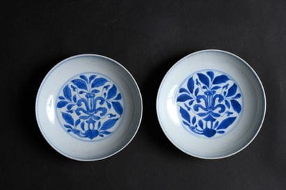 Pair of Chinese porcelain bowls decorated...