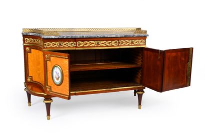 Mahogany and lemon-tree veneered chest of...
