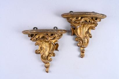 Pair of wall brackets in molded wood, 
Rocaille...