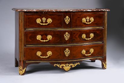 Wood and marquetry chest of drawers opening...