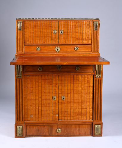 Rosewood-veneered desk, 
the top opening...