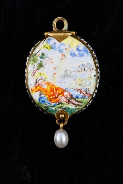 Oval-shaped medallion in enameled gold 
and...