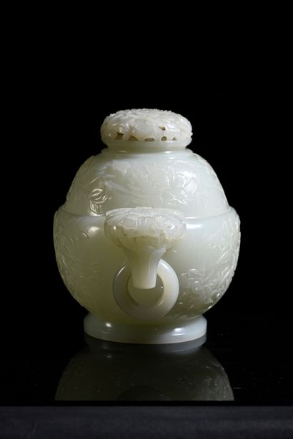 CHINA, 18th century
Rare and important covered...