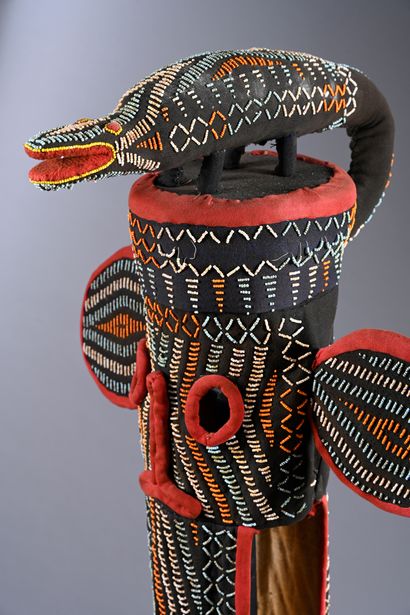 Bamiléké elephant mask, Cameroon
Wood, fabric,...