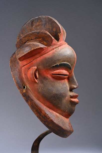 Punu mask Gabon
Wood, natural red padouk...