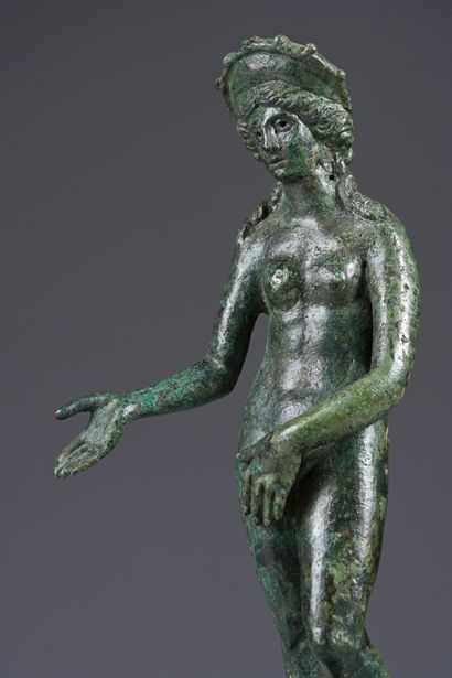 Roman art (circa 2nd - 3rd century)
Pudique...